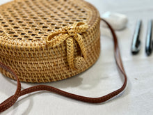 Load image into Gallery viewer, Vintage Round Purse