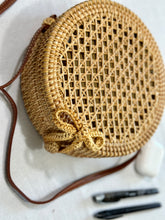 Load image into Gallery viewer, Vintage Round Purse