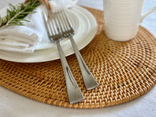 Load image into Gallery viewer, Oval placemat